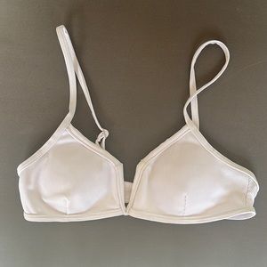 White V-wire bikini top